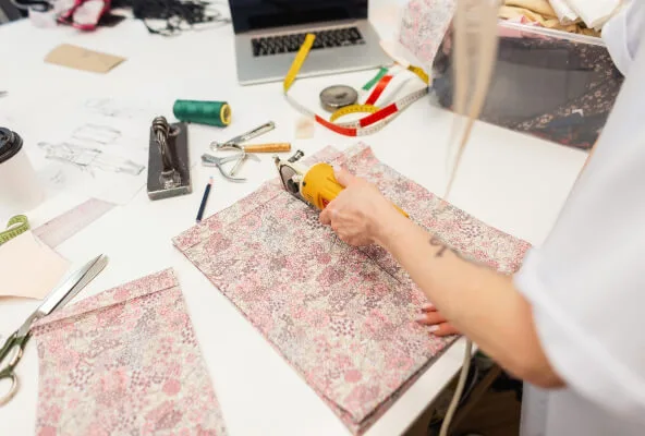 10 Best Fabric Cutters for 2025 7 fabric cutting machine