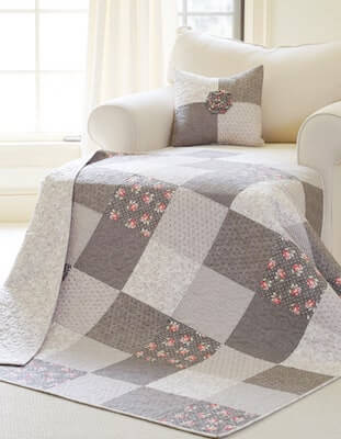 Farmhoue Quilt Pattern by Maple Cottage Designs