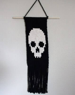 Halloween Skull Macrame Pattern by Sage Studio Macrame