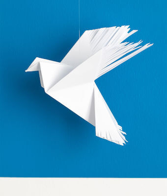 DIY Origami Peace Dove por The Crafty Gentleman