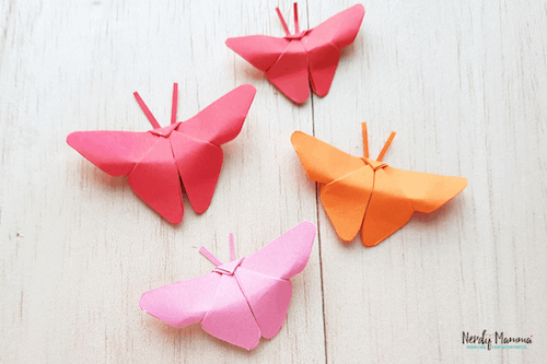 Mariposa de origami fácil de Nerdy Mamma