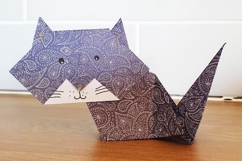 Cómo hacer un gato de origami fácil para Halloween por Gathered