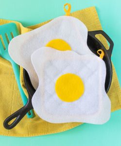DIY No-Sew Fried Egg Mitts by Aleene's