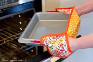 How To Make A Double Pot Holder With Hand Pockets by Make It & Love It