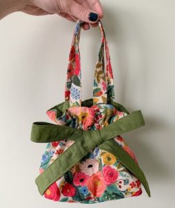 Patrón de costura de bolsa con lazo de Pisa por Kate Eva Designs