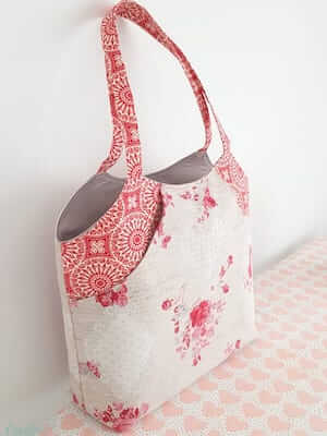 Pocket Tote Bag Pattern by Easy Peasy Creative