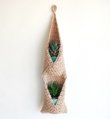 Crochet Plant Hanging Basket Pattern by MadebyGootie