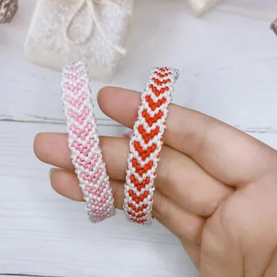 Heart Macrame Friendship Bracelet Pattern by SweetDIYHouse