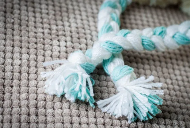 How to Make Yarn Bracelets