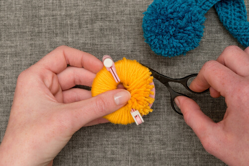 Different Methods for Making Pom Pom