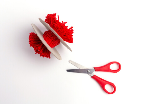 How to Make Yarn Pom Pom Using Cardboard Discs