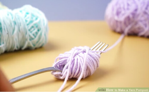 How to Make Yarn Pom Poms Using a Fork