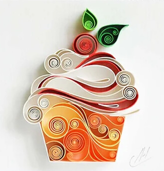 Tarjeta de felicitación de papel Quilling de cupcakes de LarissaZasadna