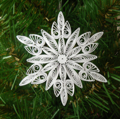 DIY Paper Quilled Snowflake Ornament from Customcrafter500