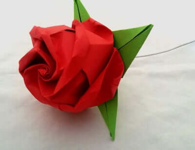 Dobla una rosa de origami de Instructables