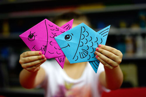 Cómo doblar un pez de origami por Art For Kids Hub