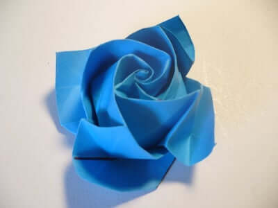 Rosa de origami en flor de Instructables